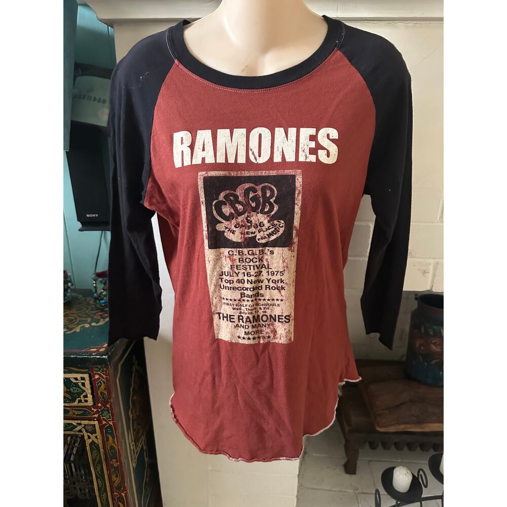 NWT VINTAGE Y2K CHASER BRAND RAMONES RAGLAN BAND TEE CBGB 1975 ROCK FESTIVAL